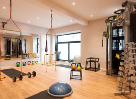 The in-house gym "Bi PHiT@Platzl" at the Platzl Hotel has various fitness equipment and weights.