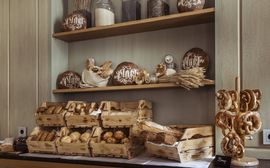 Frische Backwaren von der Brotmanufaktur Schmid für das Frühstücksbuffet im Platzl Hotel.