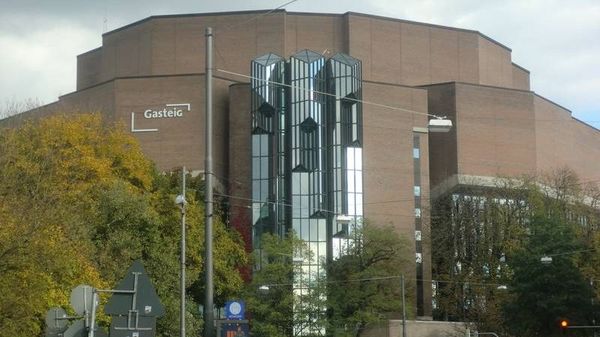 Eine Außenansicht des Gasteig in München, Europas größten Kulturzentrum